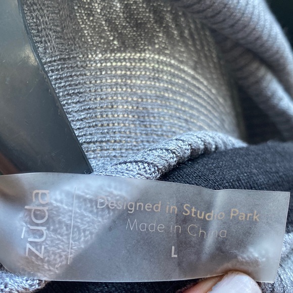 NWOT.  Zuda Gray lightweight ladies sweater. - Picture 7 of 8